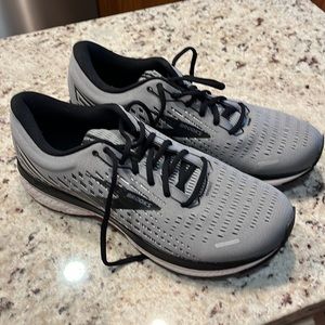 Brooks Mens Sneakers Size 12.5